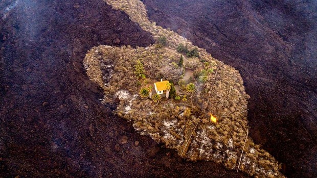 El milagro de la "casita de la esperanza" que se salvó del avance de la lava del volcán en La Palma | Internacionales