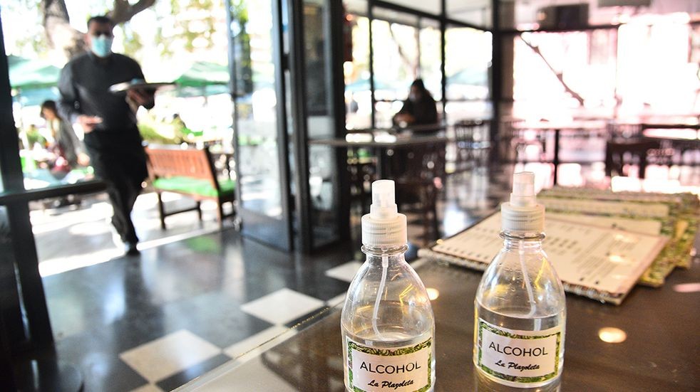Flexibilizaciones en Rosario: bares dejan de pedir datos a clientes y habilitan la barra | Rosario y la región