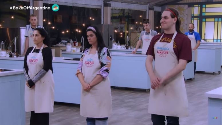 Bake Off: la torta de cupcakes generó furor en las redes y dejó a una participante fuera de certamen | Entretenimiento