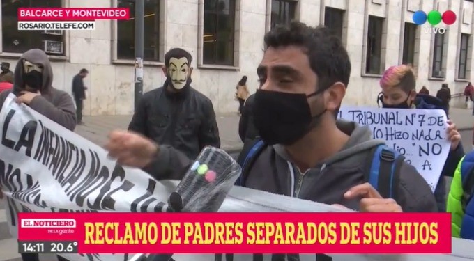 Protesta frente a Tribunales de padres imposibilitados de ver a sus hijos | Rosario y la región