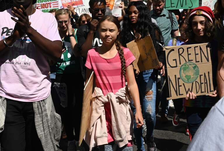 Greta Thunberg encabezó en Milán una marcha de 100.000 jóvenes por el clima | Internacionales