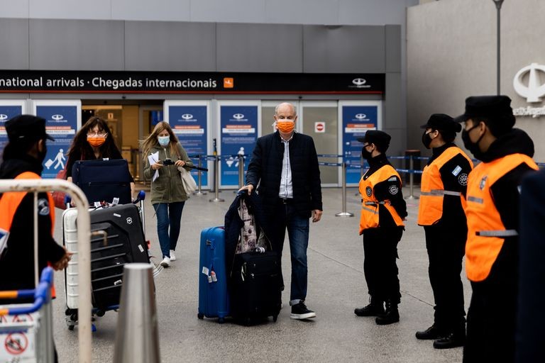 Eliminarán desde el 19 de octubre todos los cupos de los vuelos para pasajeros del exterior | Información General