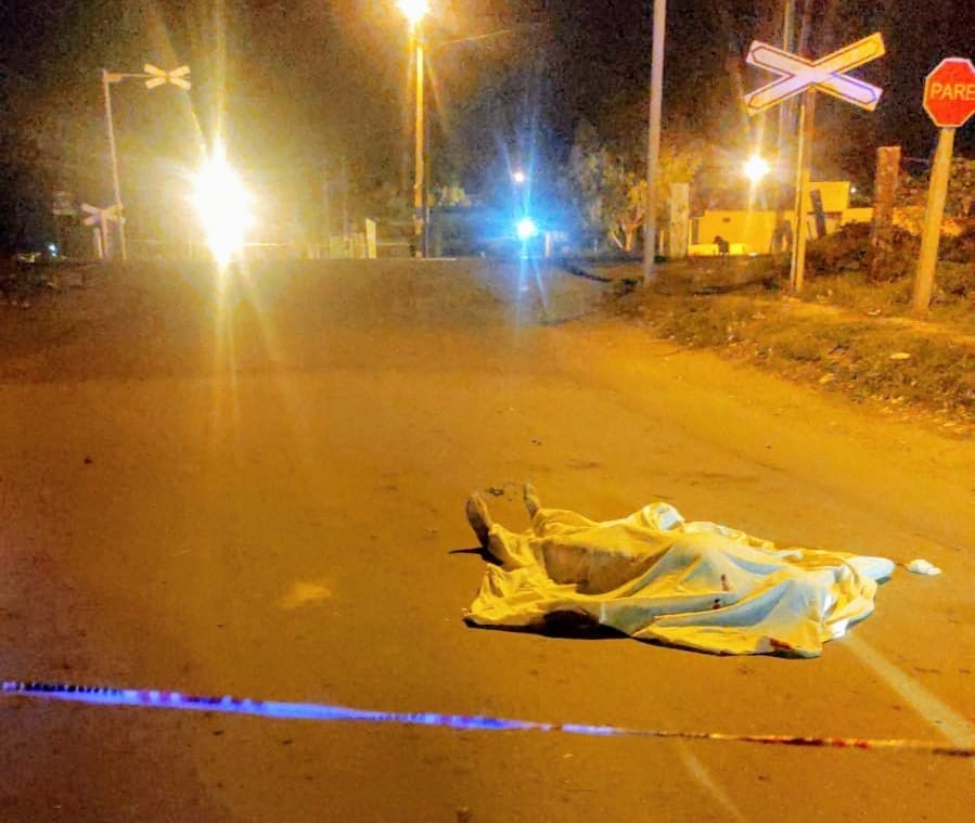 Nuevo crimen en la ciudad: asesinaron de 10 balazos a un joven en zona oeste | Rosario y la región