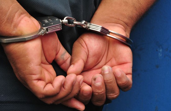 De película: un preso se escapó de un patrullero mientras era trasladado a la Jefatura de Policía de Rosario | Rosario y la región