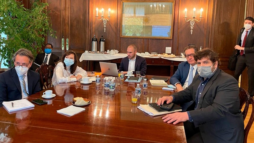 Martín Guzmán y Miguel Pesce analizaron aspectos técnicos de la negociación con el equipo del FMI | Economía y negocios