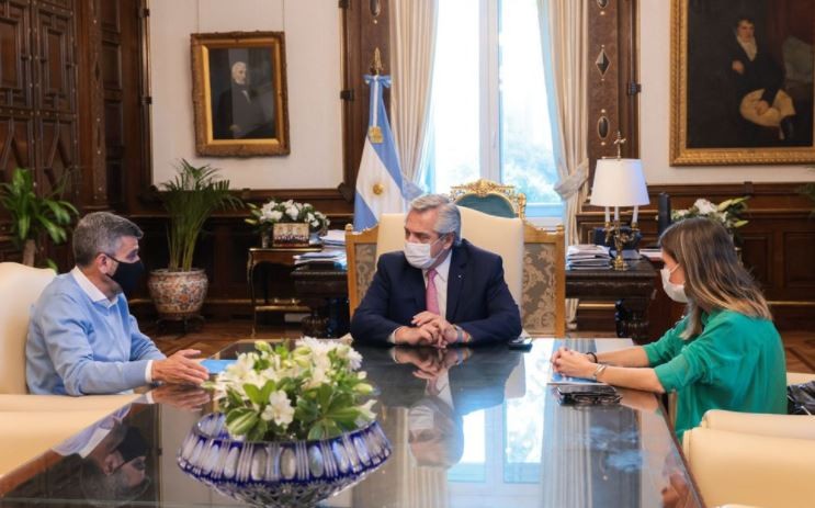 El dinero de la tarjeta Alimentar se cobrará en la misma cuenta que la AUH a partir de noviembre | Servicios