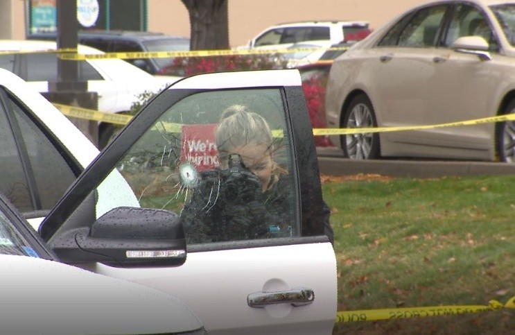 Dos muertos y cuatro heridos por un tiroteo en un centro comercial en Estados Unidos | Internacionales