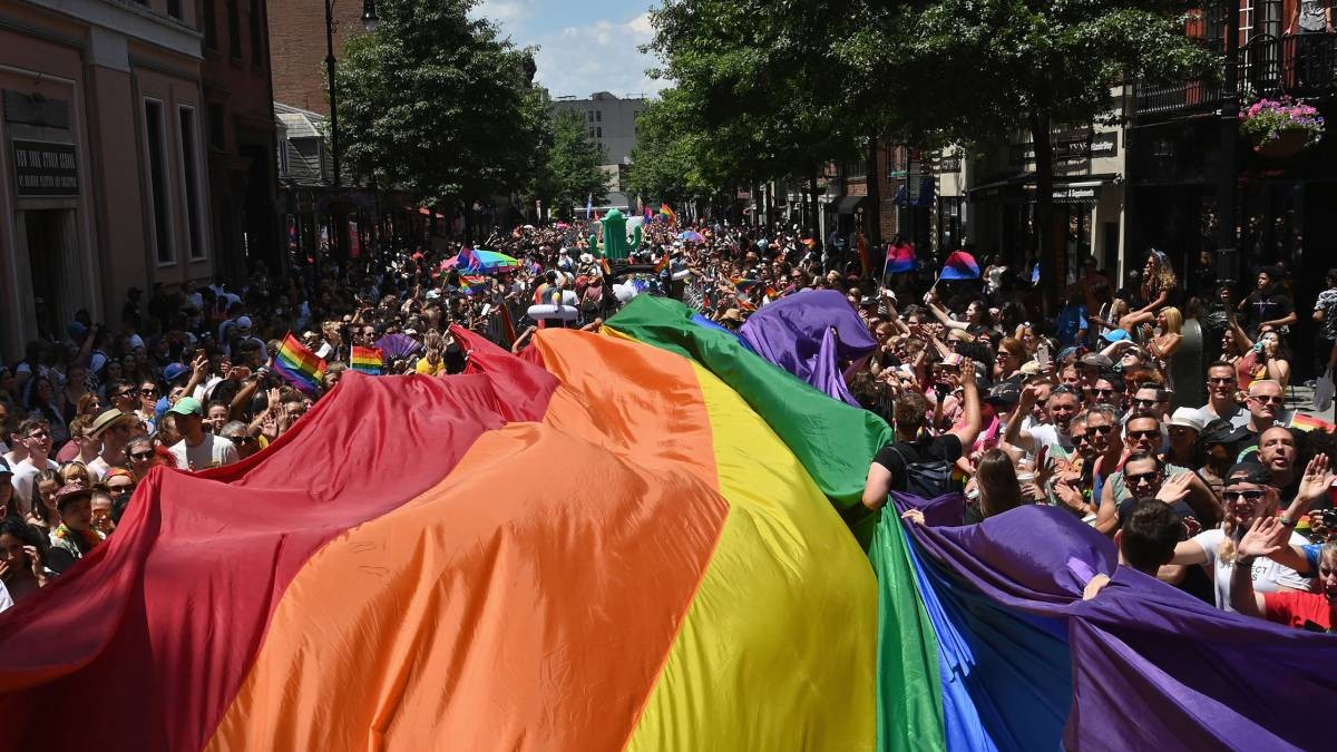 "Besazo": Protestan contra el municipio de Córdoba por no autorizar la Marcha del Orgullo | Información General