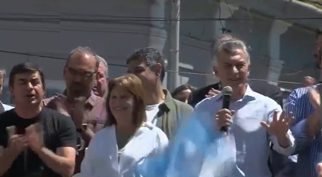 Macri habló frente a militantes antes de declarar: "Están acá porque vienen a defender su futuro" | Política