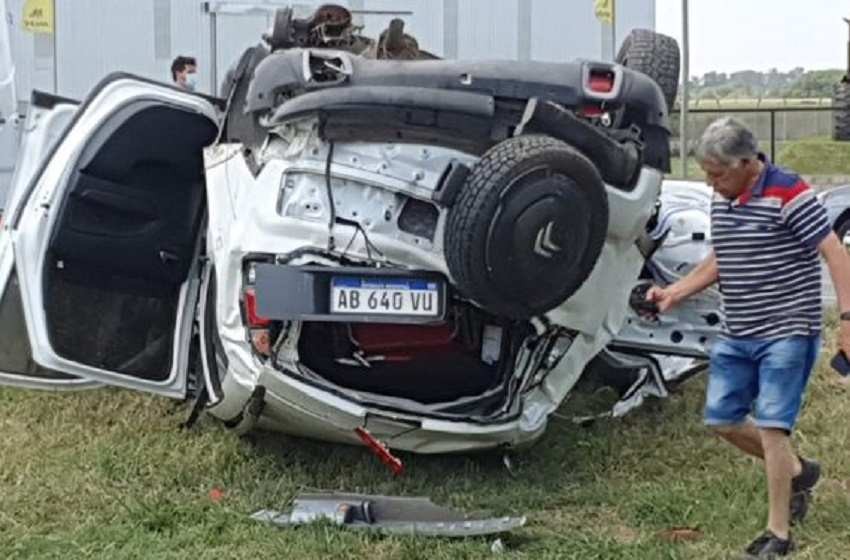 Tres hombres resultaron heridos tras un espectacular vuelco en la autopista Rosario-Buenos Aires | Rosario y la región