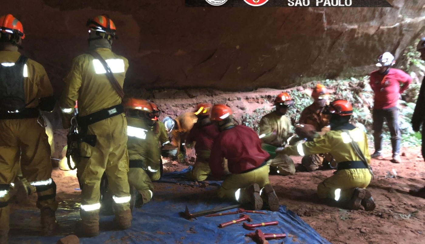 Brasil: reportaron quince bomberos atrapados bajo tierra por un desmoronamiento | Internacionales