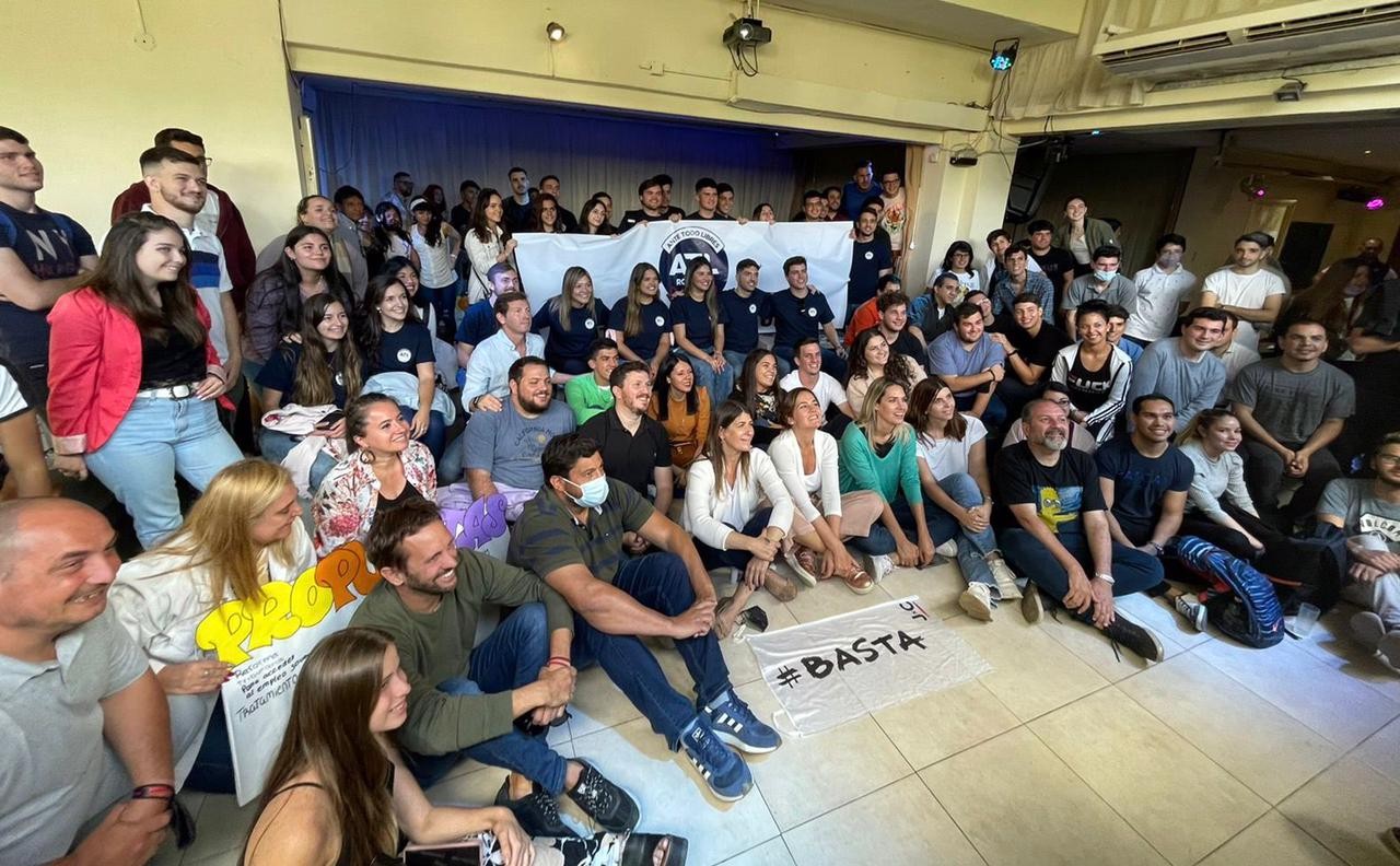 Anita Martinez y Carolina Losada encabezaron un encuentro con jóvenes de Rosario | Política