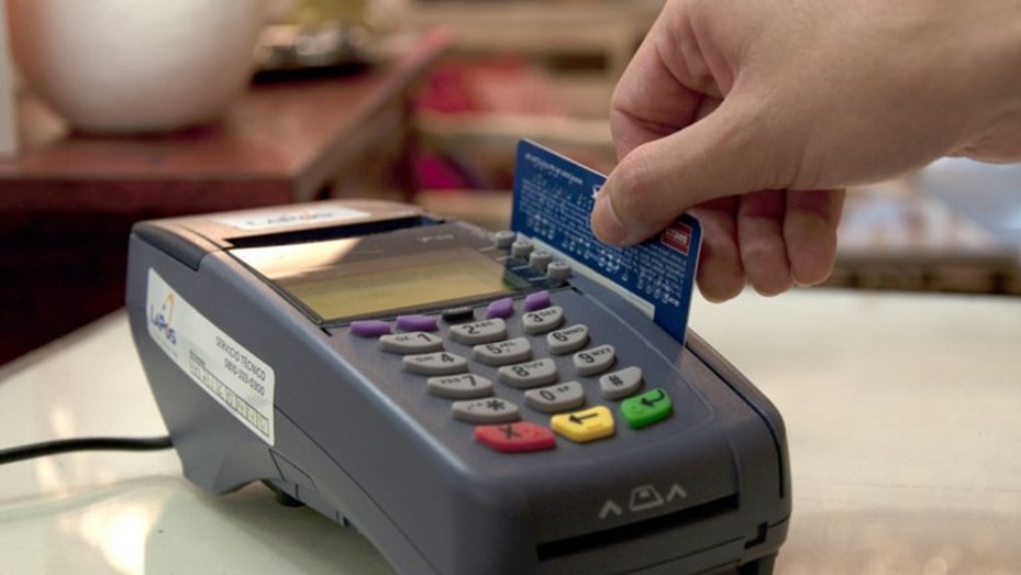 Extienden hasta fin de año el reintegro de 15% en compras con tarjeta de débito | Servicios