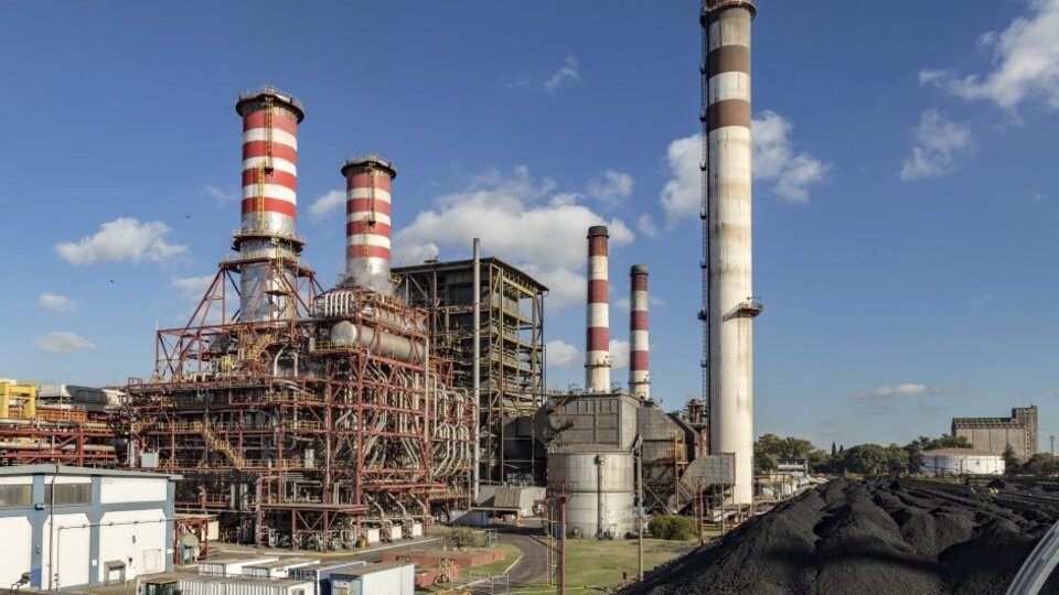 La justicia federal allanó la Central Térmica San Nicolás por "contaminación ambiental" | Información General