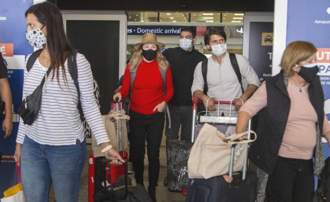 Flexibilizan el ingreso de extranjeros no residentes que no tengan el esquema de vacunación completo | Información General