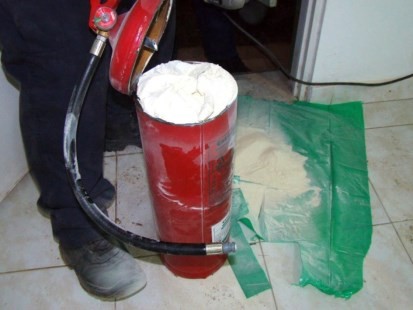 Detienen a una joven con tres kilos de cocaína ocultos en un matafuegos en Lomas de Zamora | Información General