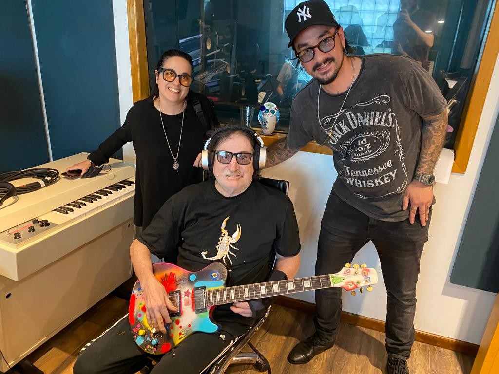 Charly García recibió su "guitarra química" | Espectáculos