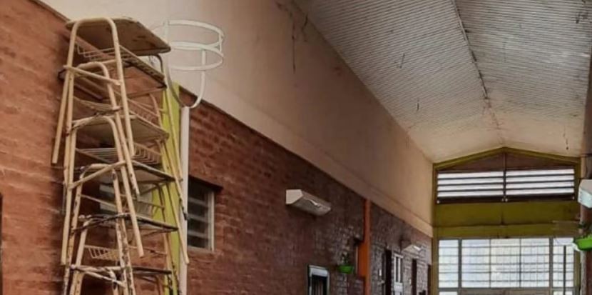 Intentó robar una escuela y quedó atrapado en el techo | Información General