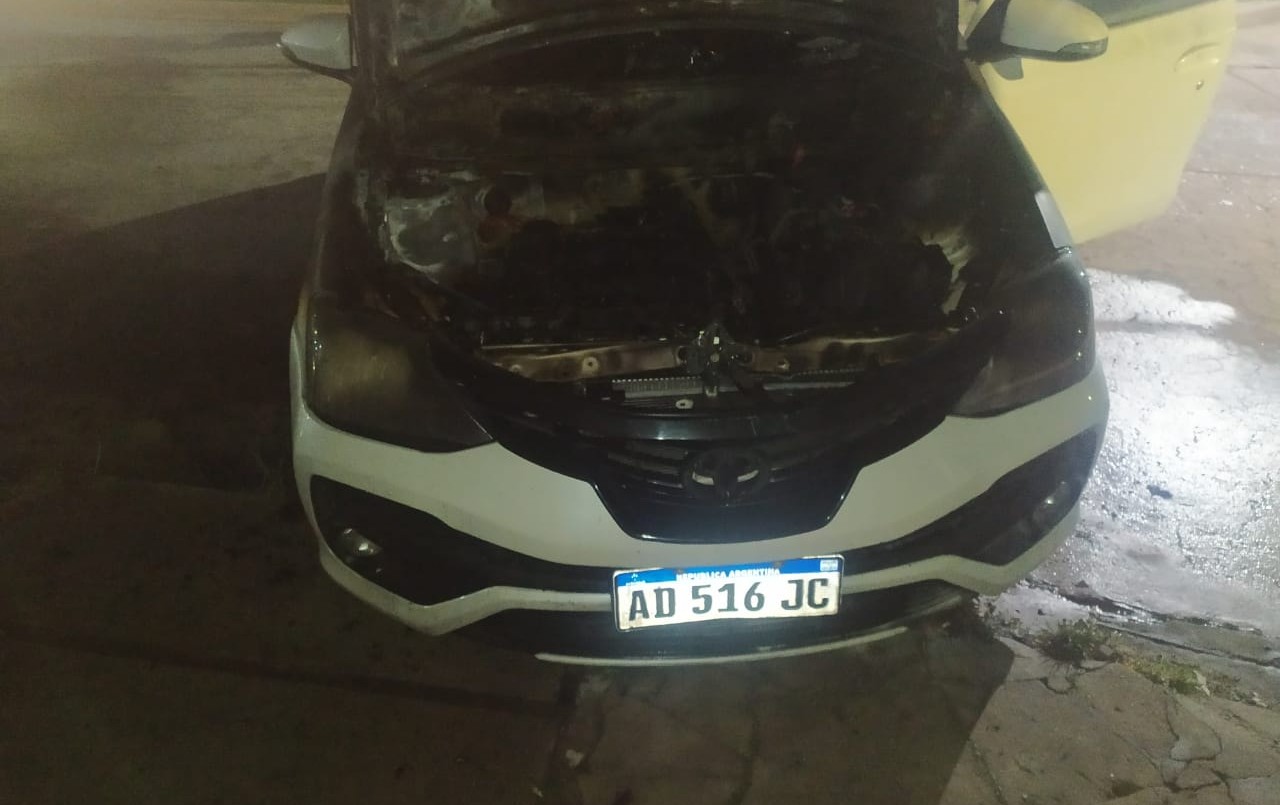 Capitán Bermúdez: prendieron fuego el auto de la presidenta del Concejo | Rosario y la región