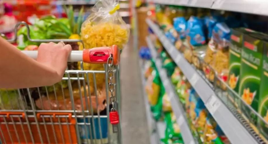 Canasta básica: una familia necesitó más de $72.000 para no caer en la pobreza en octubre | Economía y negocios