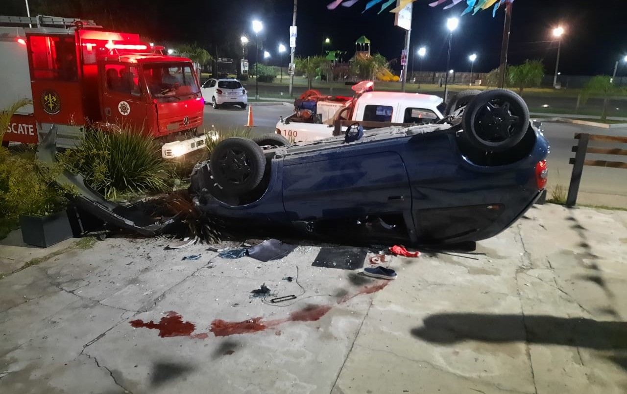 Tragedia de madrugada: se estrelló contra heladería y murió | Rosario y la región