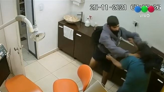Robo en un consultorio de Paternal: le pegó brutalmente a una empleada de 60 años para llevarse su mochila | Información General