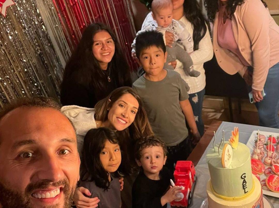 Futbolista solidario le regala un departamento a la niñera | Deportes