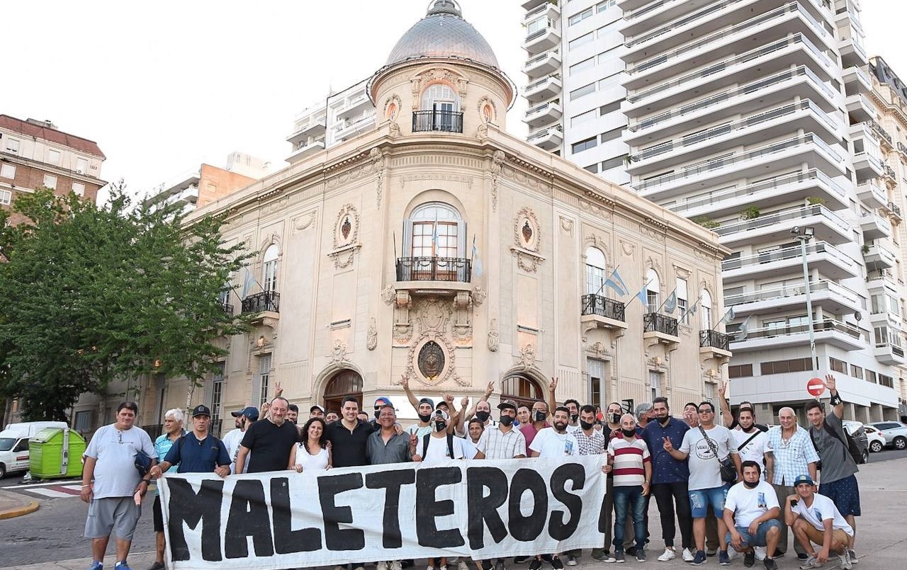 El municipio formalizará la actividad de los maleteros de la terminal | Rosario y la región