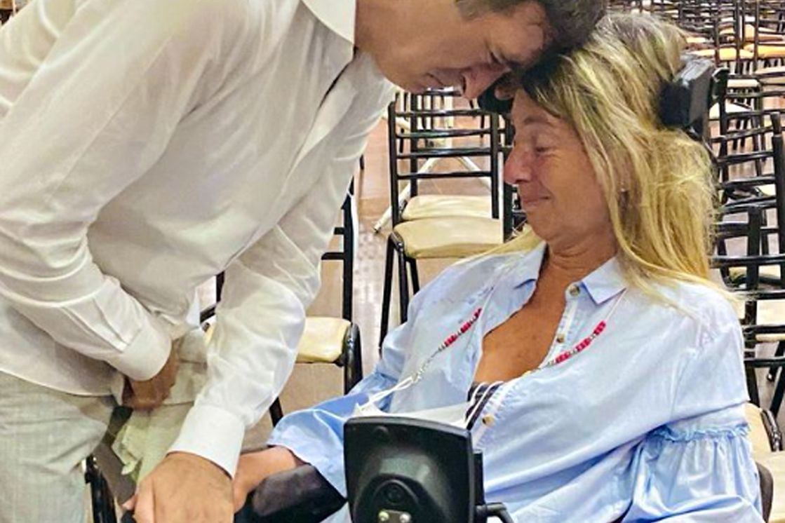 El emotivo encuentro de Esteban Bullrich con una mujer que también tiene ELA | Política