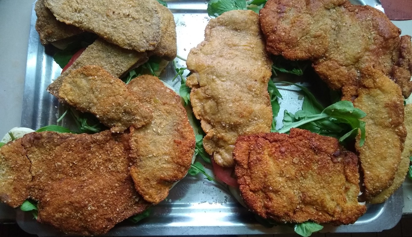 Fotos: su prima cumplió 30 años y le regaló una torta-sandwich de milanesa | Tecnología