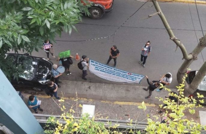 Una patota "antivacunas" que amenazó e insultó a periodistas de una radio | Información General