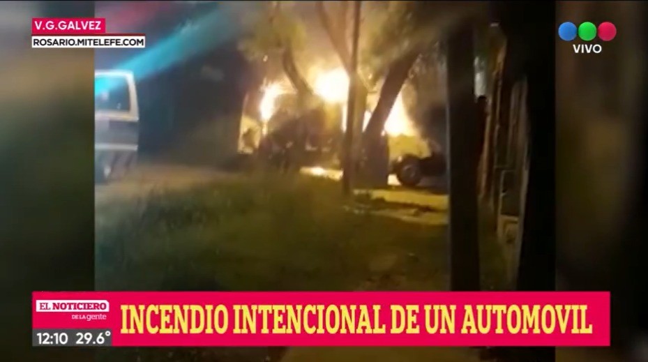 Vandalismo: un auto ardió en llamas en Villa Gobernador Gálvez | Rosario y la región