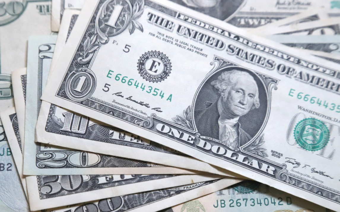 El dólar cerró el año en $208 y subió 25% en 2021 | Economía y negocios