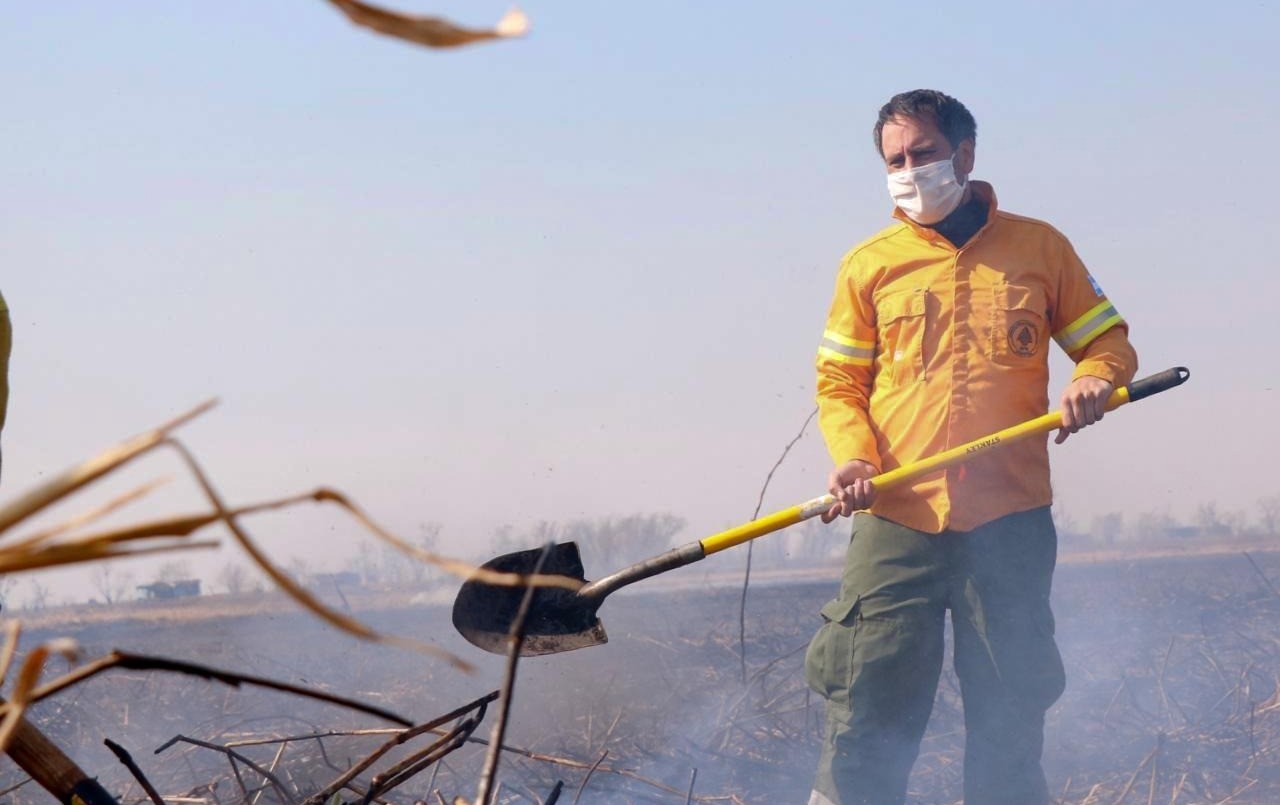 Las llamas en los humedales no cesan y Juan Cabandié sigue en silencio | Rosario y la región