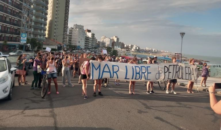Movilizaciones en Chapadmalal en contra de la explotación petrolífera en la costa marplatense | Información General