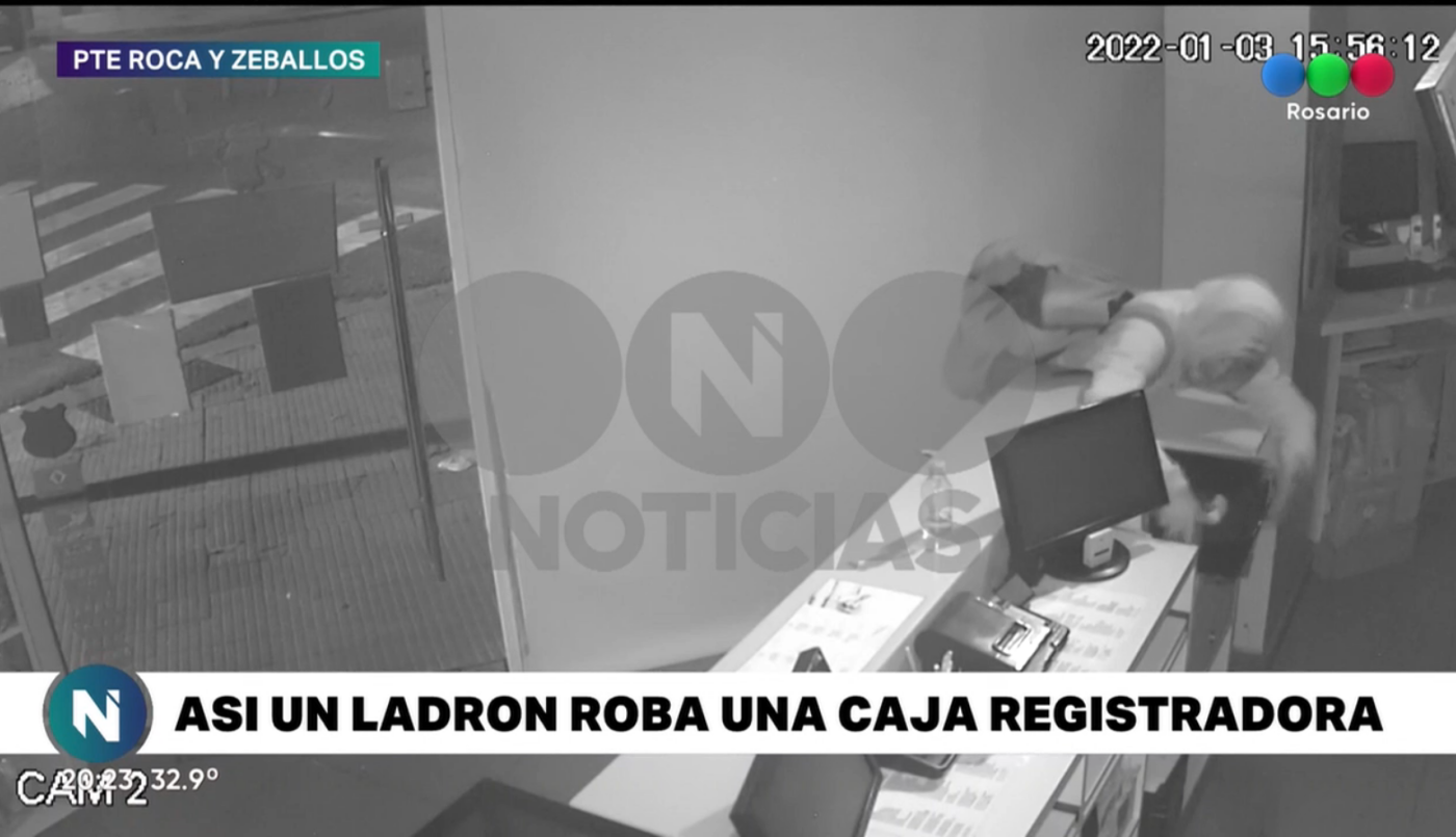 En 47 segundos ladrón se llevó una caja registradora | Rosario y la región