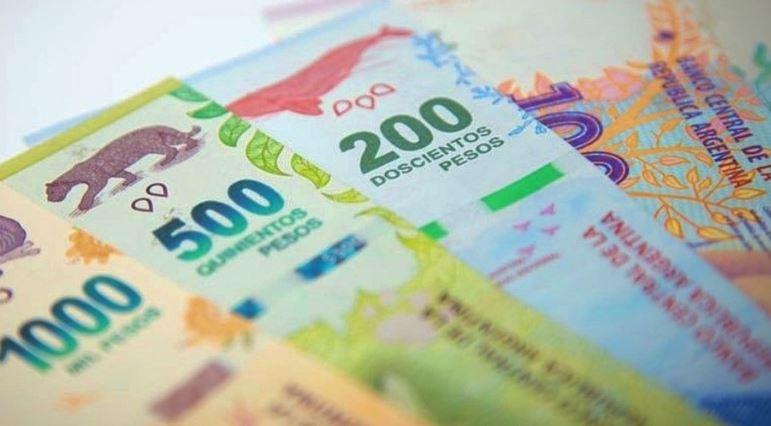 El peso argentino fue la segunda moneda más devaluada del mundo en 2021 | Economía y negocios