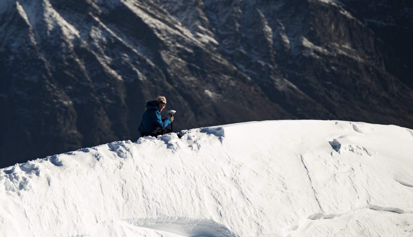 Tienen 19 años, estaban desparecidos y se salvaron gracias a una señal de S.O.S que dibujaron en la nieve | Internacionales