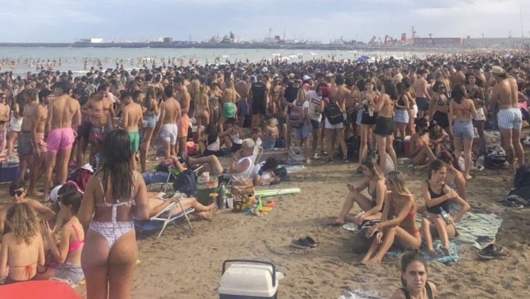 Sin protocolos ni cuidados por el coronavirus, así son los “After Beach” en Mar del Plata | Información General