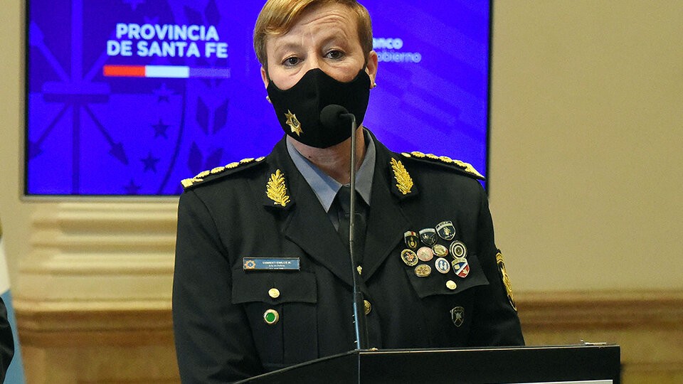 Policía que no se haya vacunado contra el covid se le quitará el arma reglamentaria | Rosario y la región