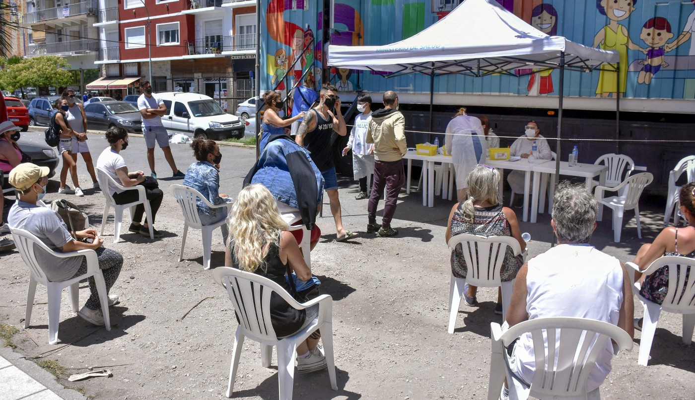 El Gobierno cree que en tres semanas podrían empezar a bajar los casos de coronavirus | Información General