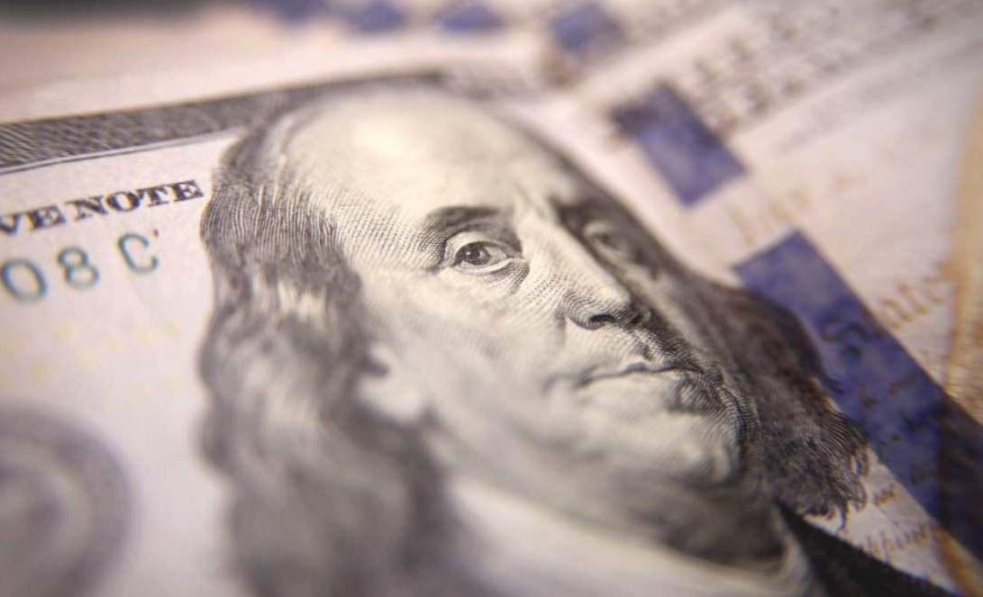 El dólar blue cotiza en baja, pero la brecha cambiaria se mantiene por encima del 100% | Economía y negocios