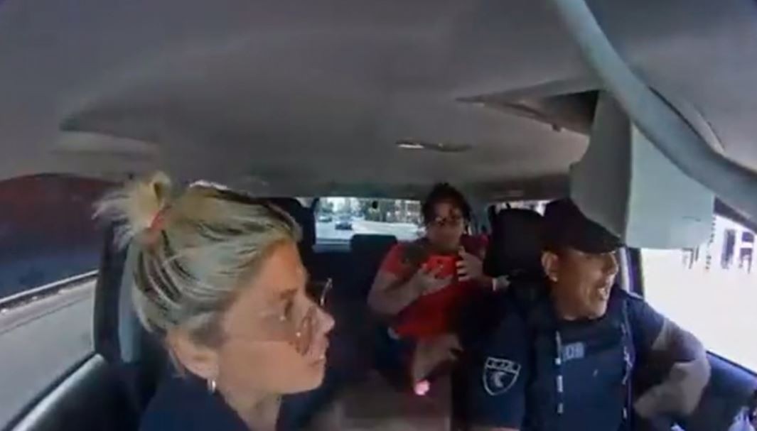 El merecido reconocimiento a los policías que salvaron la vida de una beba realizándole RCP | Información General