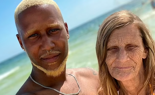 Él tiene 24 años, ella 61, son pareja y ahora planean tener un hijo | Internacionales