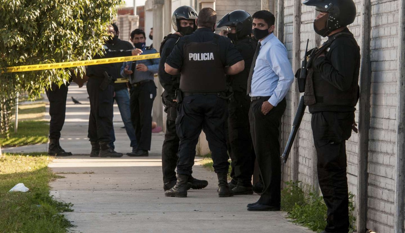 "Papá la acuchilló y se fue corriendo": un hombre mató a su ex frente a su hijo de seis años | Información General