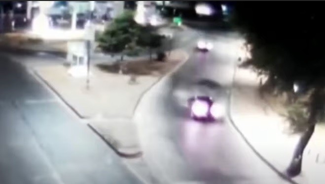 Discutió con un automovilista, le pegó una trompada, huyó en su motó y se mató al chocar contra un árbol | Información General