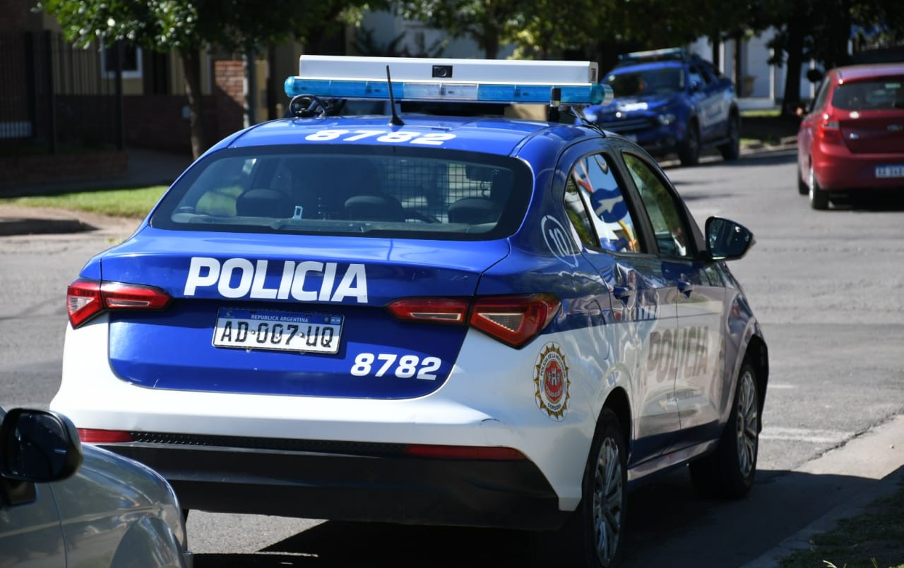 Insólito: le robaron el móvil a un comisario | Información General