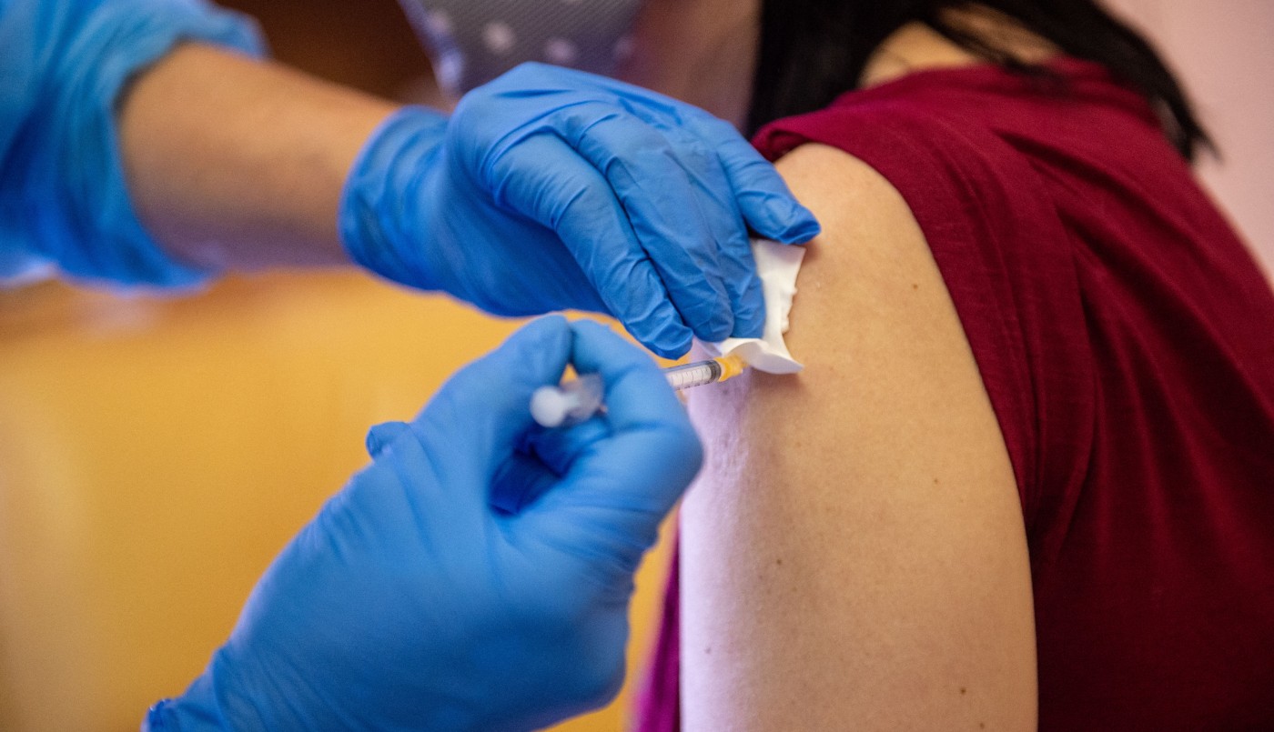 Gamaleya: "Entre los vacunados con Sputnik V prácticamente no hay hospitalizados por ómicron" | Información General