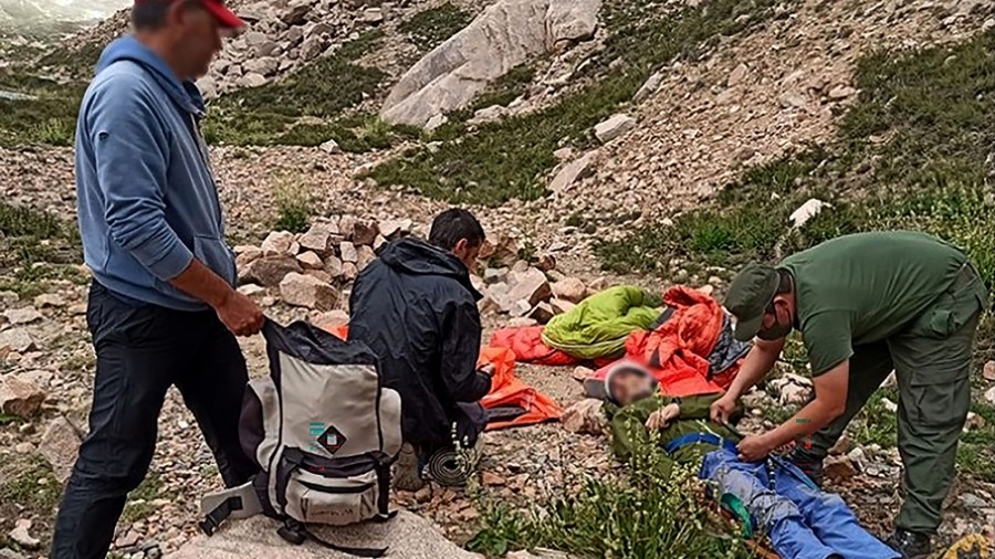 Mendoza: rescataron a un andinista que había caído al vacío mientras escalaba | Información General