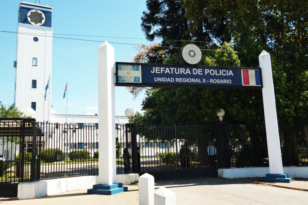 Amenazaron con poner bombas en sedes policiales y sospechan de “Lucho” Cantero | Rosario y la región